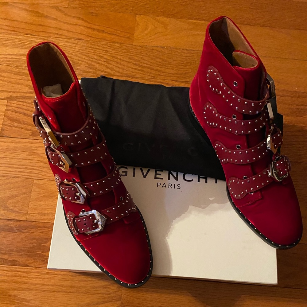 Givenchy Bottine Elegant Ankle Boot